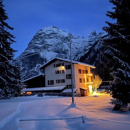 Al Cervo Albergo - Hotel Stabiziane Екстер'єр фото